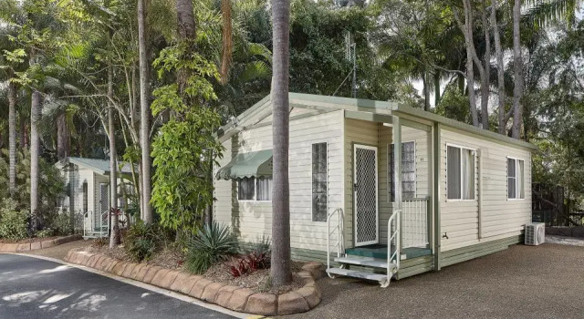 Вилла с красивым видом из окна Ashmore Palms Holiday Village
