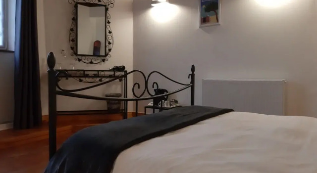 Les Volets Verts Aulnay, Rezerwuj Hotel Hotele w Charente-Maritime z basenem, Basen
