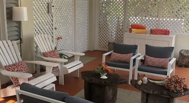 Вилла Dreamin Villa - 3 B R Beachfront w Staff