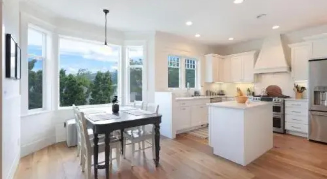 Lincoln River Mt View 4Br 3.5Ba, Забронировать Отель Отели Худ-Ривер с парковкой, Парковка