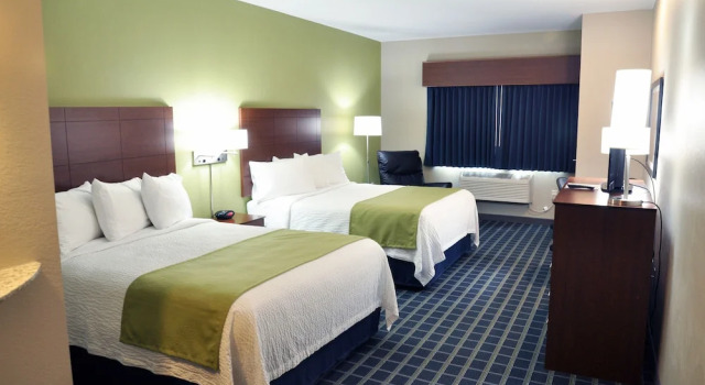 Четырёхместный номер Deluxe Brookstone Lodge & Suites