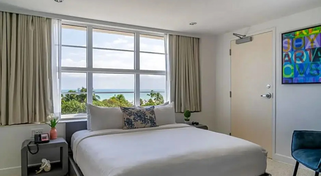 Номер oceanfront Clevelander Hotel