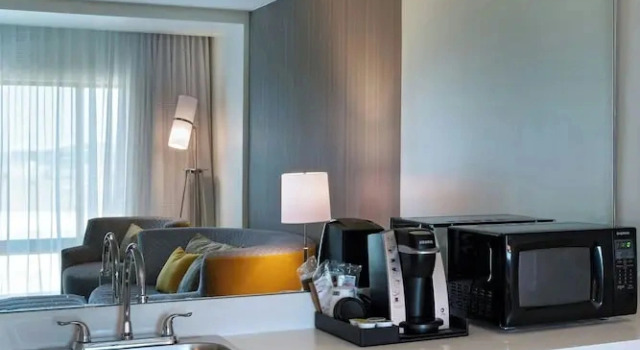 Двухместный люкс c 1 комнатой Courtyard Dallas Grand Prairie