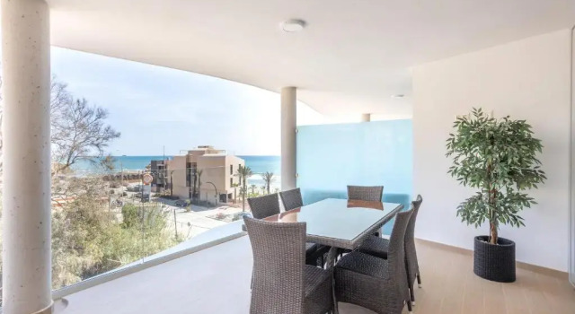 Апартаменты Ensuite The Wave II with Pool and free parking