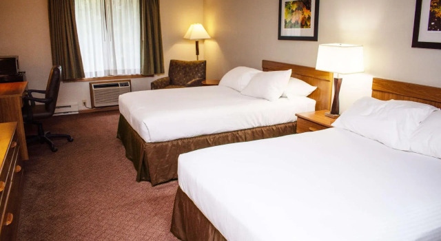 Четырёхместный номер Standard Travelodge by Wyndham Ishpeming/Marquette