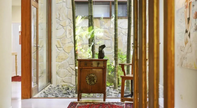 Liapari Beach House