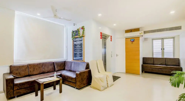 OYO 6383 Hotel Leela Grand Inn, Rezerwuj Hotel Hotele w Andhra Pradesh z parkingiem, Parking