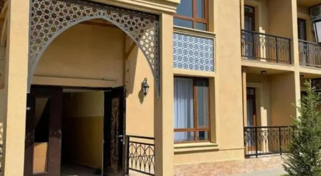Karavan, Rezerwuj Apartament Hotele w Turkestan z parkingiem, Parking