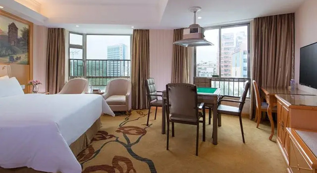 Vienna Hotel Shenzhen Dalang Clothing Base, Rezerwuj Hotel Hotele w Shenzhen z parkingiem, Parking