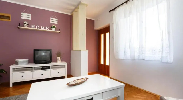 Shabby Chic Apartment ° 1 close to Krk centre, Забронировать Апартаменты/квартира Отели Крка с парковкой, рядом с Krk Harbour, Парковка