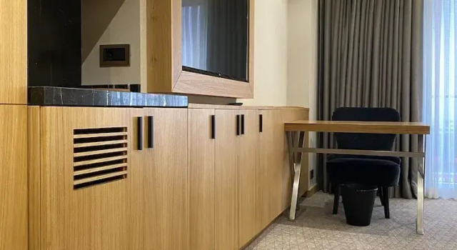 Семейный номер Standard c 1 комнатой с балконом и с видом на город Bella Hotel