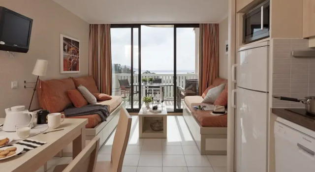 Attractive Apartment With Dishwasher, in Cozy Coastal Town