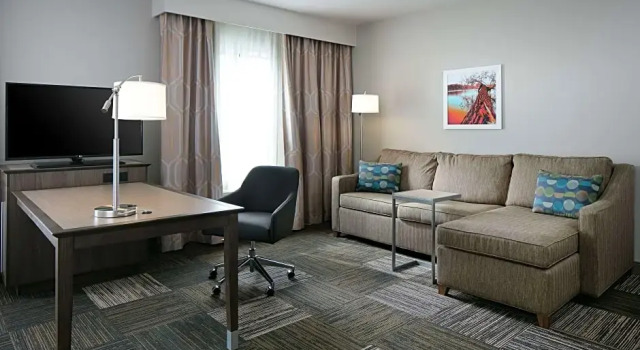 Четырёхместный люкс Hampton Inn & Suites Mason City