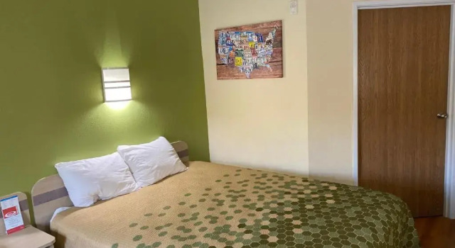 Четырёхместный номер Standard Econo Lodge Hot Springs South