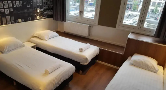 Трёхместный номер с видом на канал Hotel Old Quarter