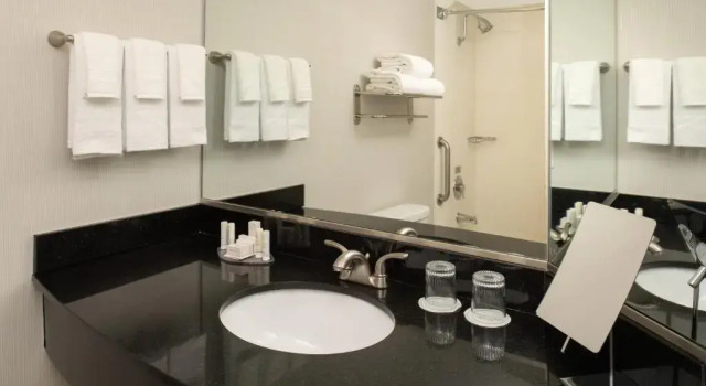 Люкс Courtyard by Marriott Portland Airport