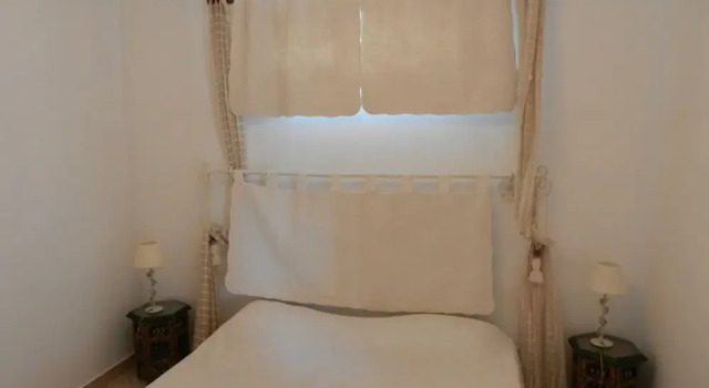 Monica di Sorbo, Varaa Hotelli  