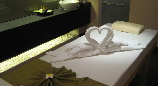 Uniland Golf & Resort, Rezerwuj Ośrodek wypoczynkowy Chumphon Chumphon