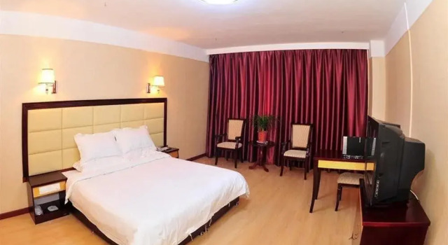 Zhucheng Long Yun Holiday Inn, Varaa Hotelli Zhucheng Shandong