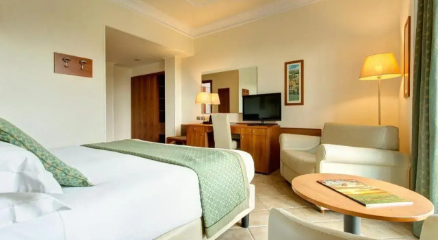 Hotel Athena