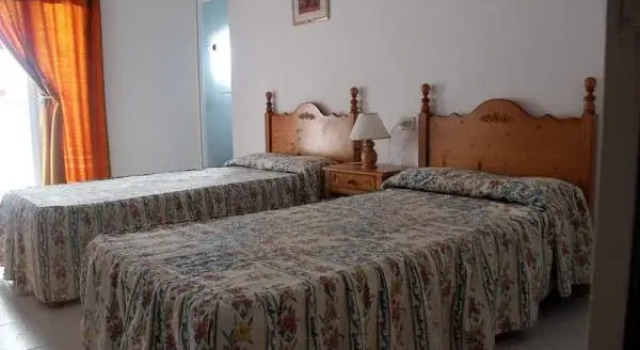 Hostal Roig, Rezerwuj Hotel Hotele w Majorka z parkingiem, Parking