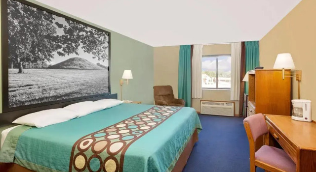Номер Standard Super 8 by Wyndham Macomb