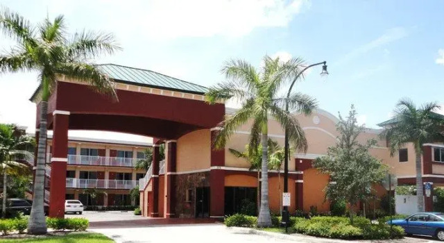 Plantation Inn Hotel & Lounge, Забронировать Отель Плантейшен Fort Lauderdale West