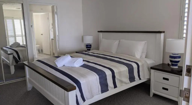 Апартаменты с 3 комнатами с видом на море Moorings Beach Resort