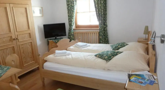 Gasthaus Auwirt, Rezerwuj Hotel Fieberbrunn Pillerseetal