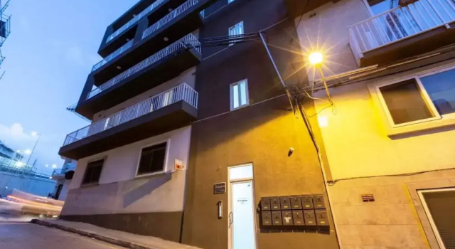 Luxury Apartment in Gzira Close to Sliema 3 BR Apartment Sleep 8