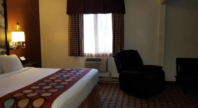 Люкс Super 8 by Wyndham Ashland