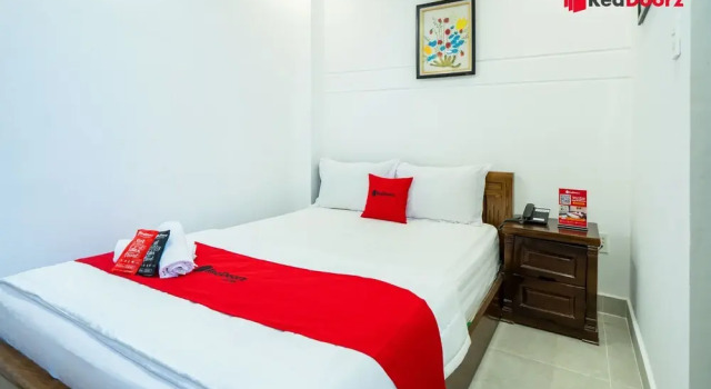 RedDoorz The Sun Hotel near Duong Quang Ham Street, Забронировать Отель Го Вап Хошимин