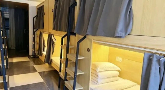 Кровать в общем номере (мужской номер) Jingde Commune Hostel