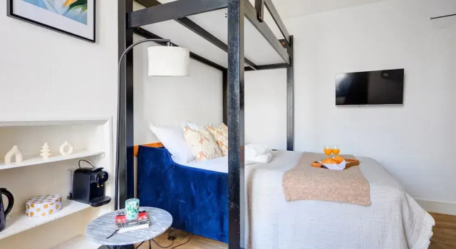 Cozy Studio for 2 in Le Marais, Забронировать Апартаменты/квартира Париж Иль-де-Франс, рядом с Станция метро Rambuteau