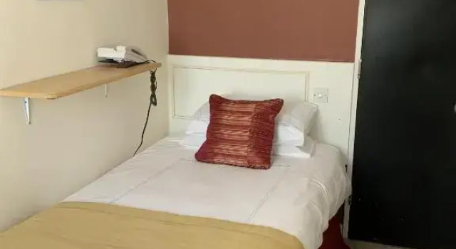 Одноместный номер Standard Marina Metro Hotel