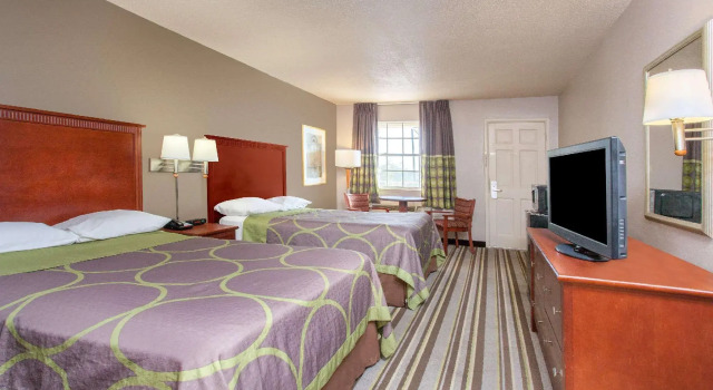 Четырёхместный номер Standard Super 8 by Wyndham West Monroe