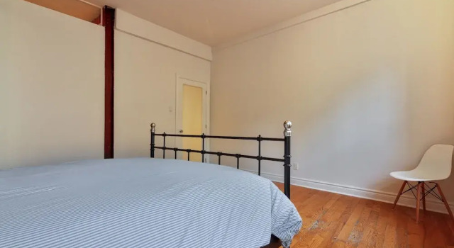 Gorgeous 3BR Right Downtown Montreal, Забронировать Отель Отели Монреаля 3 звезды, рядом с Place Dupuis, 3*