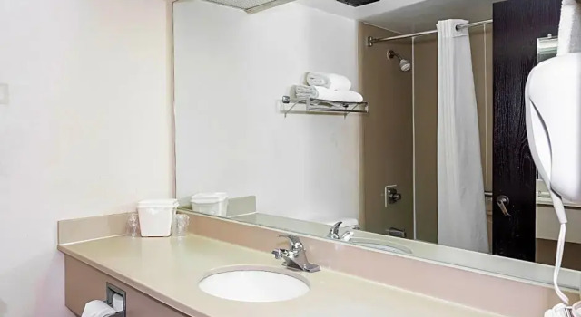 Четырёхместный номер Deluxe Red Roof Inn & Suites Madison, GA