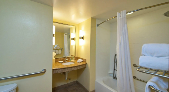Четырёхместный номер Standard Holiday Inn Titusville/Kennedy Space Center by IHG