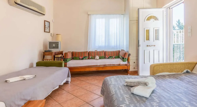 Alluring Cottage in Porto Rafti With Balcony, Забронировать Дом для отпуска Отели Маркопоуло - Месогаиа с парковкой, Парковка