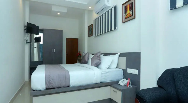 OYO 10278 Hotel Caprice Residency