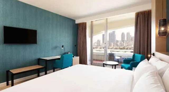 Двухместный номер Deluxe с балконом и с видом на город Occidental Sharjah Grand