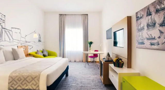 Privilege Doppel Zimmer mit Poolblick Mercure Sohar