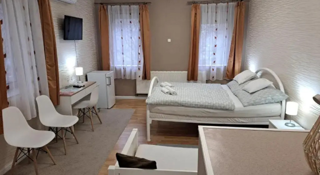 Árkád Apartmanház Szeged, Забронировать Отель Сегед Чонград, рядом с New Synagogue
