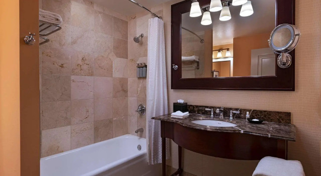 Двухместный клубный номер Standard The Stephen F Austin Royal Sonesta Hotel