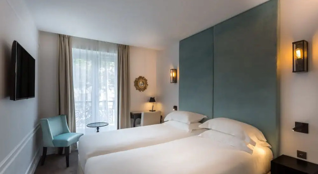 Room Communicating Classic с боковым видом на Эйфелеву башню (на 1–3 этажах) Hôtel La Comtesse