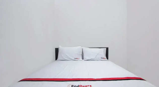 RedDoorz near Universitas Negeri Yogyakarta 2, Rezerwuj Hotel Sleman Yogyakarta Province