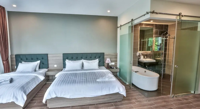 Семейный люкс с балконом Отель Kep Bay Hotel & Resort