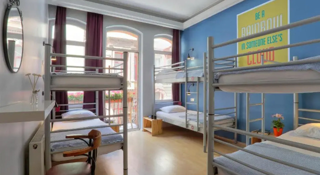 Кровать в общем номере (женский номер) Hush Hostel Lounge