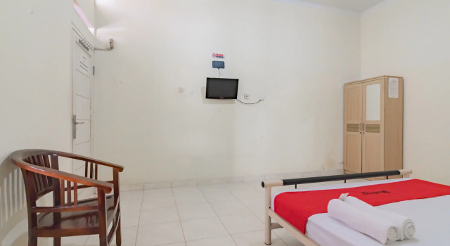 RedDoorz Syariah Near Tugu Pandanwangi Cianjur, Book Hotel Cianjur West Java